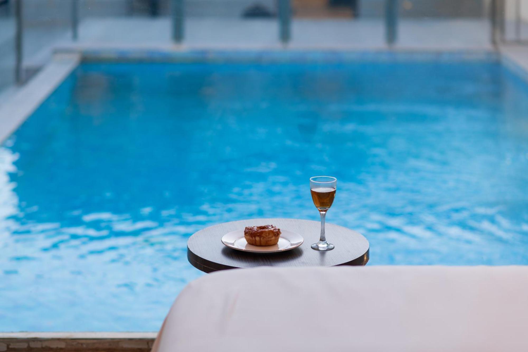 The Corner Hotel Resorts - Riaad Buitenkant foto
