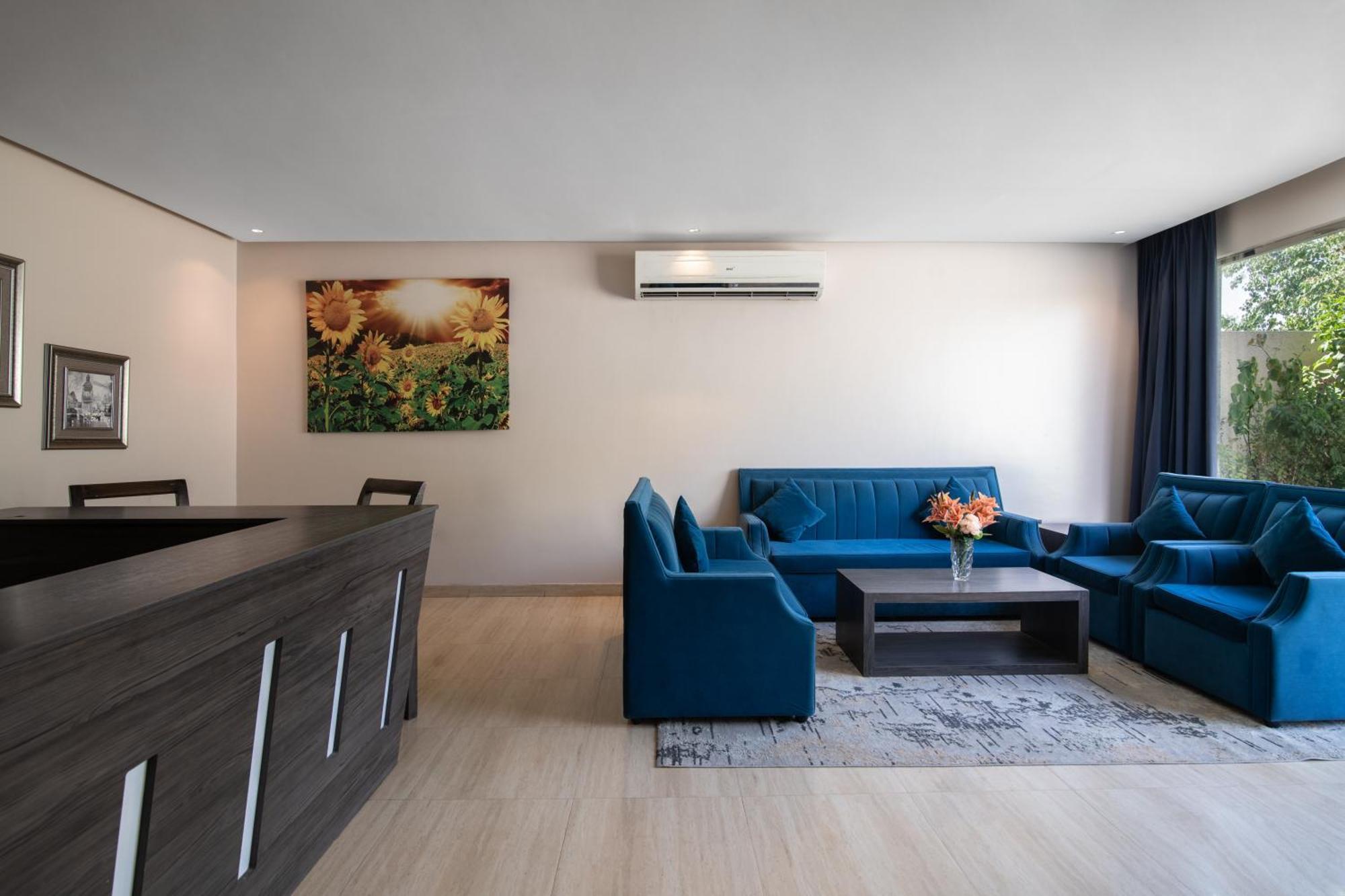The Corner Hotel Resorts - Riaad Buitenkant foto