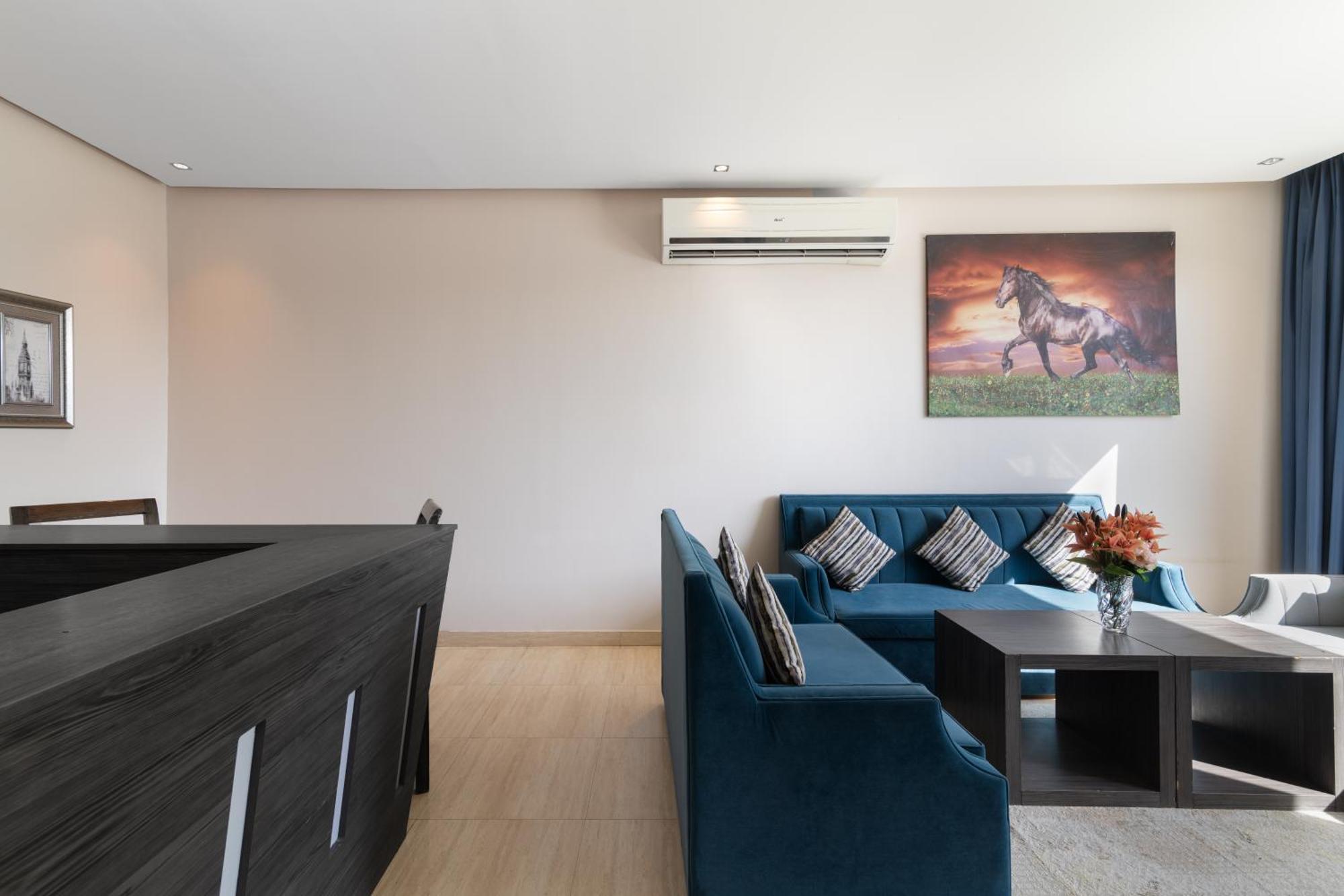 The Corner Hotel Resorts - Riaad Buitenkant foto